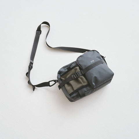 CIE - GRID3 BOTTLE SHOULDER BAG (M)