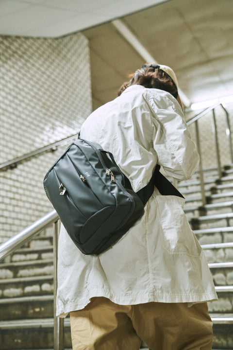 LEAP SLING BAG -L