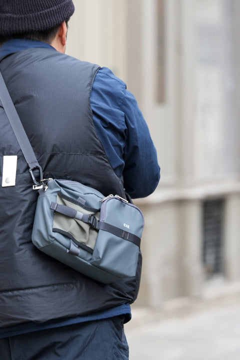 GRID3 BOTTLE SHOULDER BAG (M)