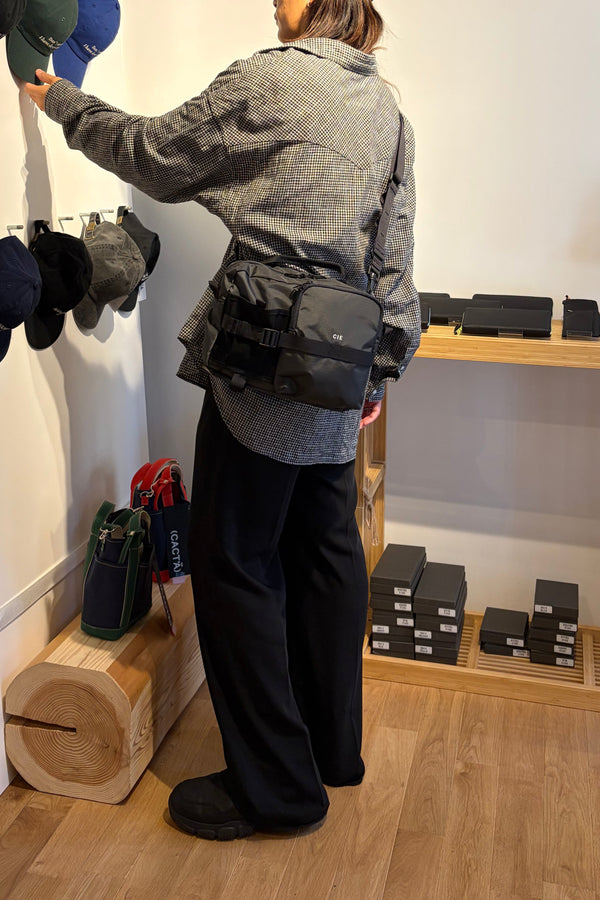 CIE - GRID0 BOTTLE SHOULDER BAG (L)
